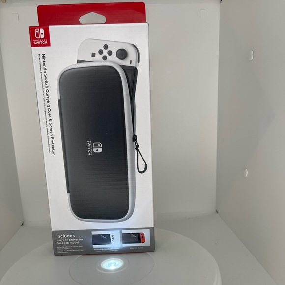 Nintendo Switch Carrying Case - Picture 2 of 3